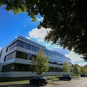 Helmholtz-Institute for Pharmaceutical Research Saarland HIPS © Staatskanzlei des Saarlandes