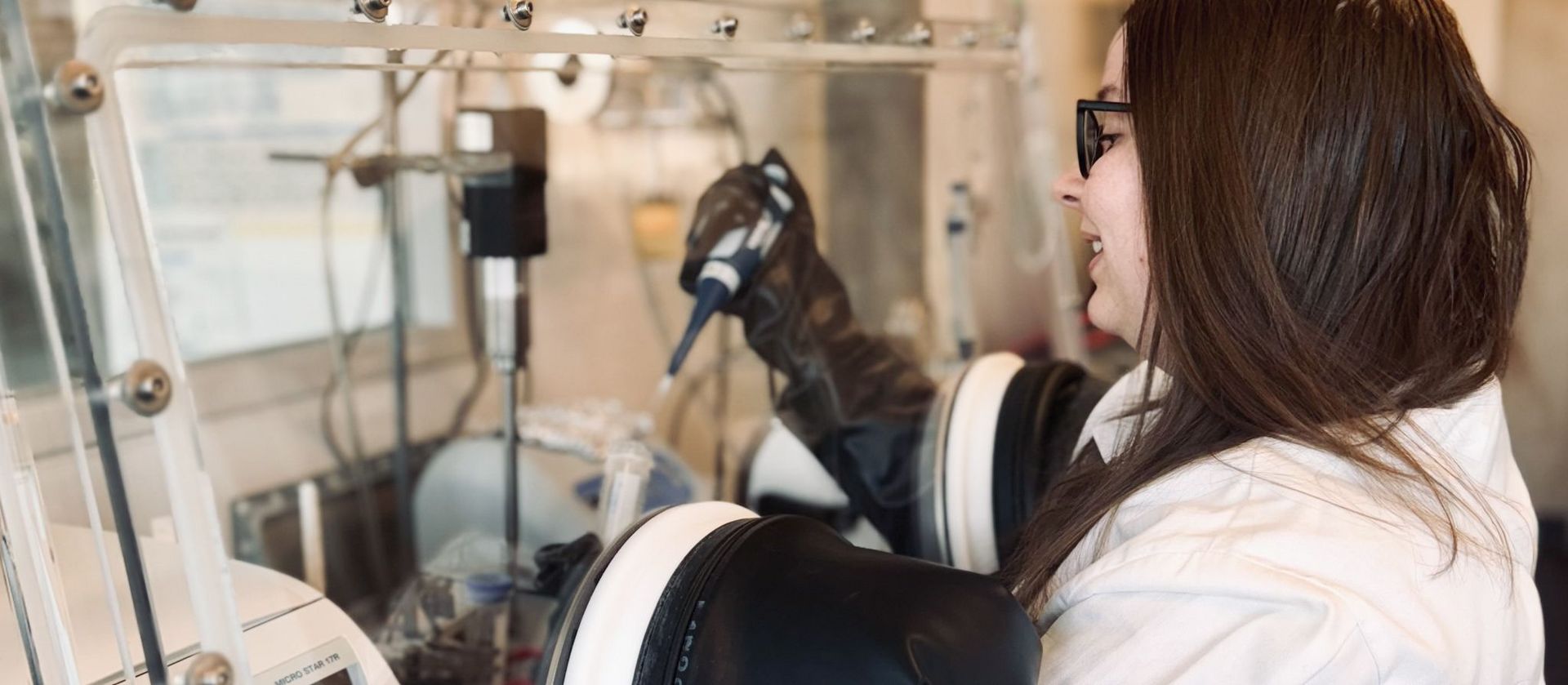 Elisabeth Strunk in the lab.