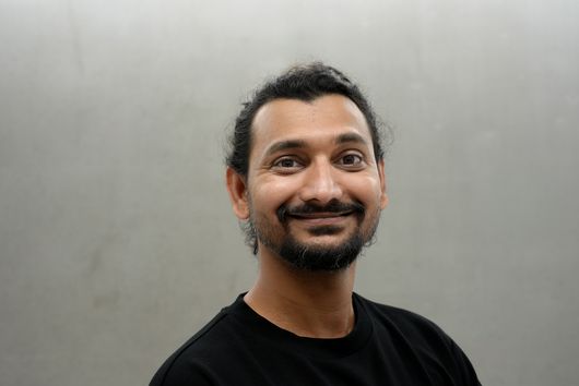 Portrait of Jiteshkumar Deore in front of a gray wall